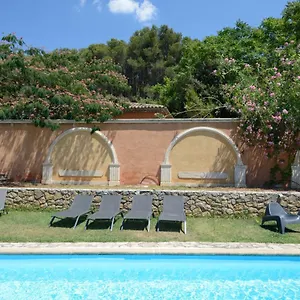  Hébergement de vacances La Tour- Pigeonnier Provençal