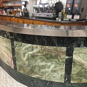 A La Pinte Du Nord Hotel Parigi